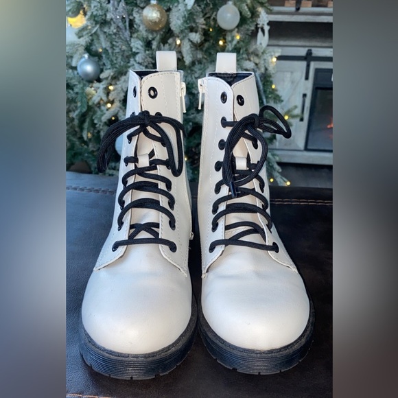 Time & Tru Women’s White & Black Combat Boots Size 8 - Picture 6 of 7